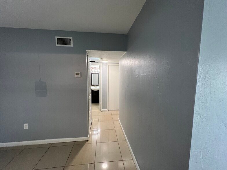 Building Photo - 13890 SW 90th Ave