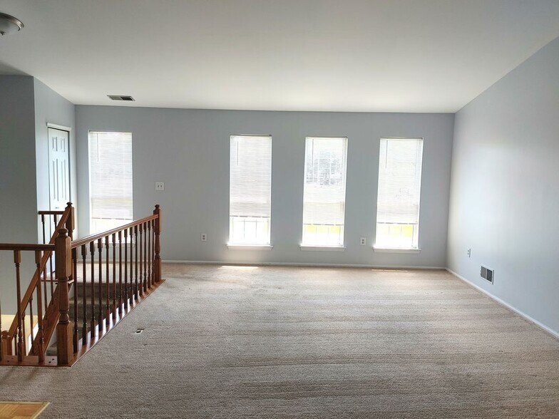 Building Photo - 98 Amethyst Way