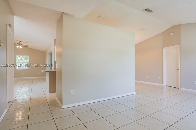 Building Photo - 2514 SW Monterrey Ln