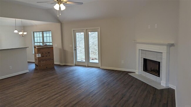 Building Photo - 703 Park Ln