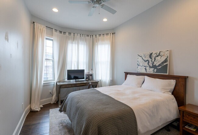 Building Photo - Amazing Property with Great Location