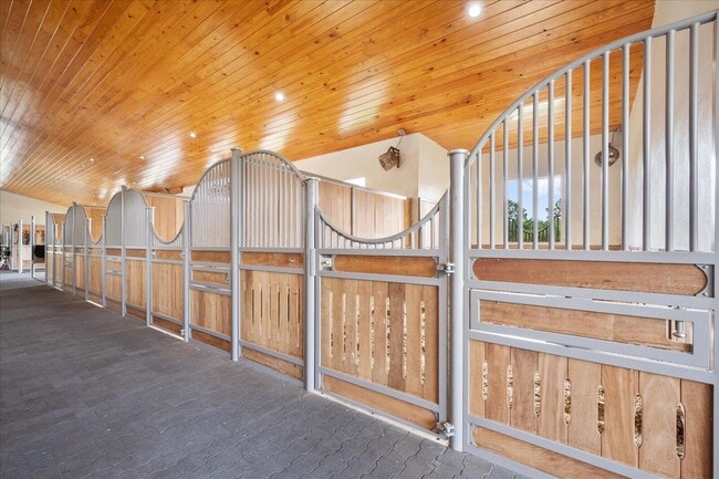 Building Photo - 15691 Sunnyland Ln