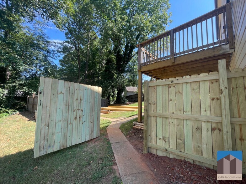 Building Photo - 758 Brownlee Ln