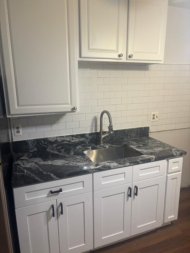 Building Photo - 545 Mosher St