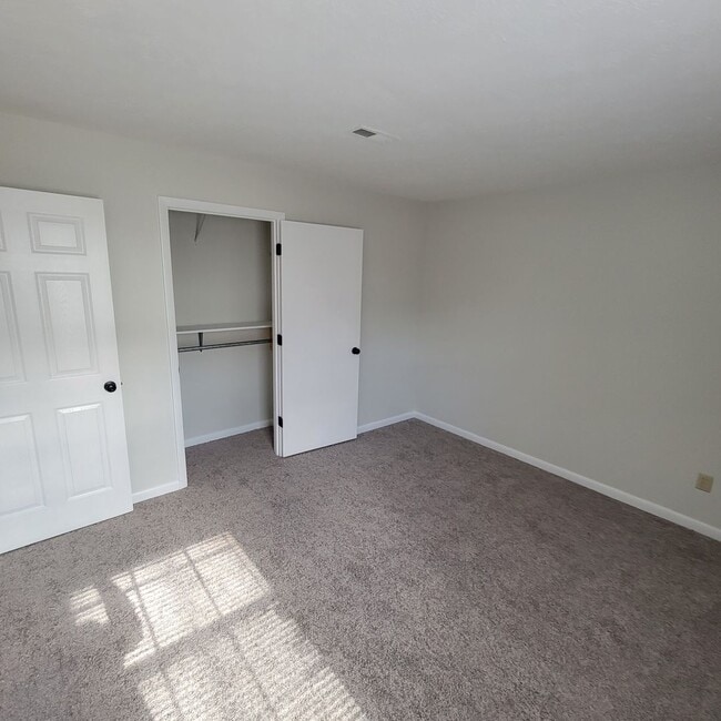 Building Photo - 3/2-Brick Ranch- Cookeville- 1 Car Garage
