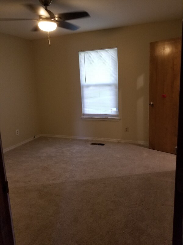 Building Photo - 149 W L St