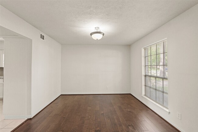 Building Photo - 14110 Saddlebend Dr
