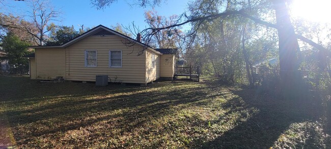 Building Photo - 9040 Jackson Ave