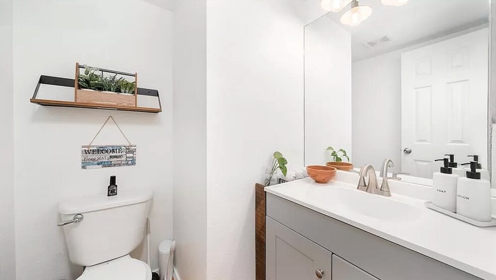 Building Photo - 5522 Cassina Dr