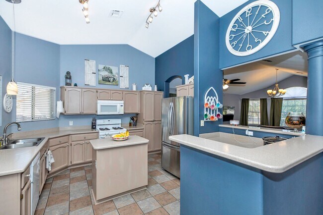 Building Photo - Pool home for rent August 1, 2025