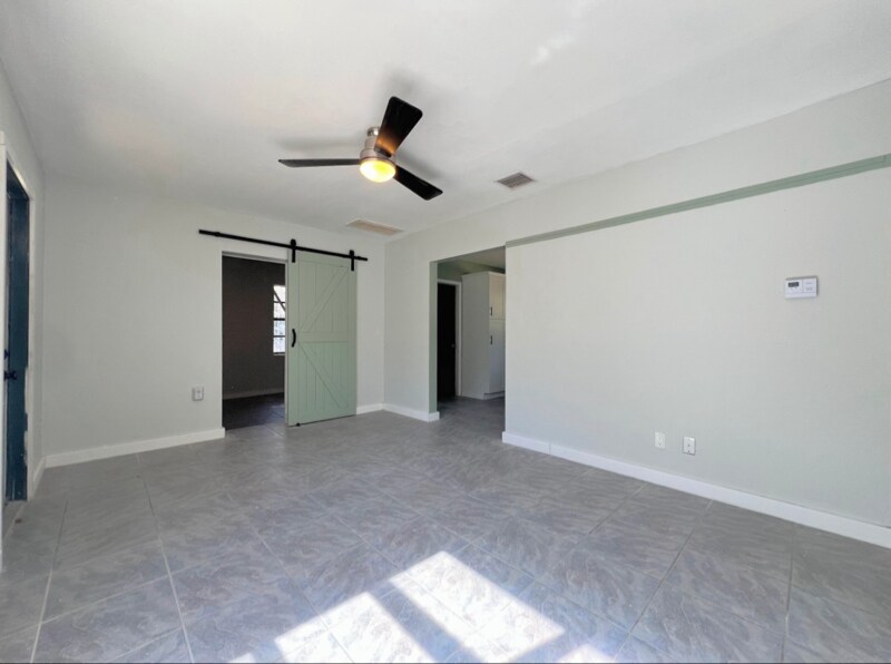 Building Photo - 707 E Spruce St