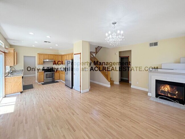 Building Photo - Spacious, 4 bed/ 3 bath Pittburg Home For ...