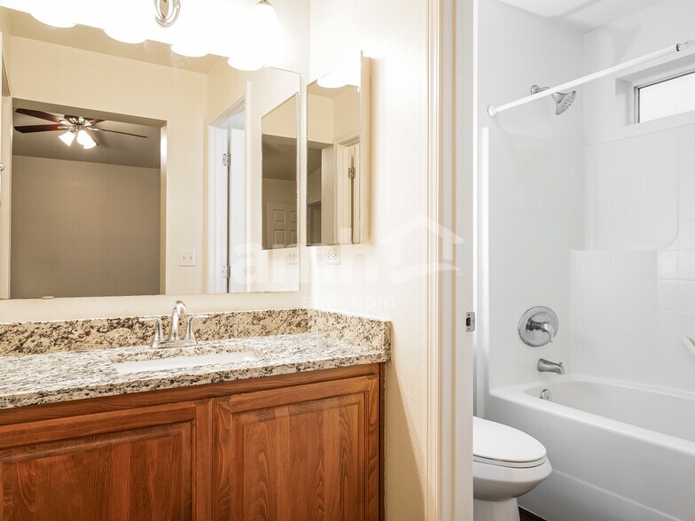 Building Photo - 4300 Edgewater Blvd NE