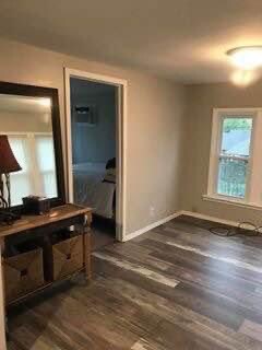 Building Photo - 704 1/2 W Robb Ave