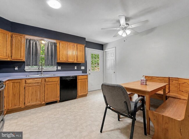 Building Photo - 8433 Sailboat Ln