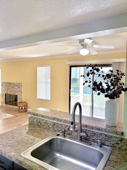 Building Photo - 43376 Cook St