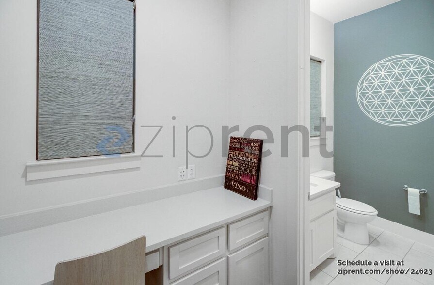 Building Photo - 3010 Zenia Dr