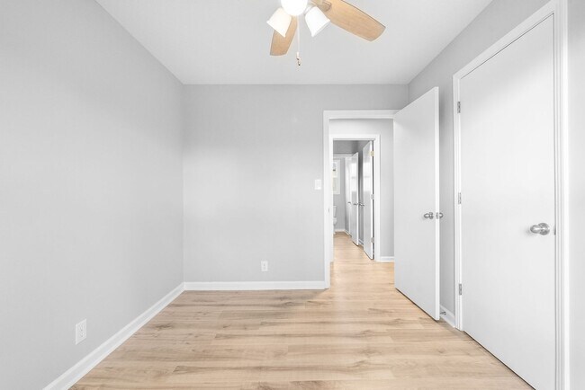 Building Photo - Newly Renovated 3 Bedroom Pet Friendly Hom...