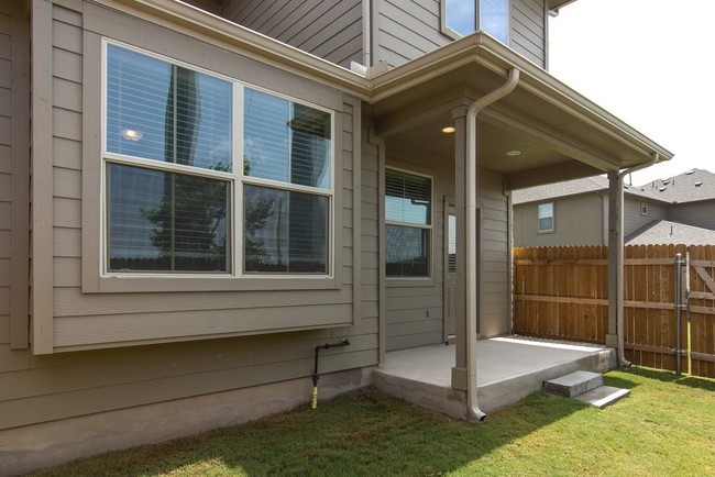 Building Photo - 2880 Donnell Dr