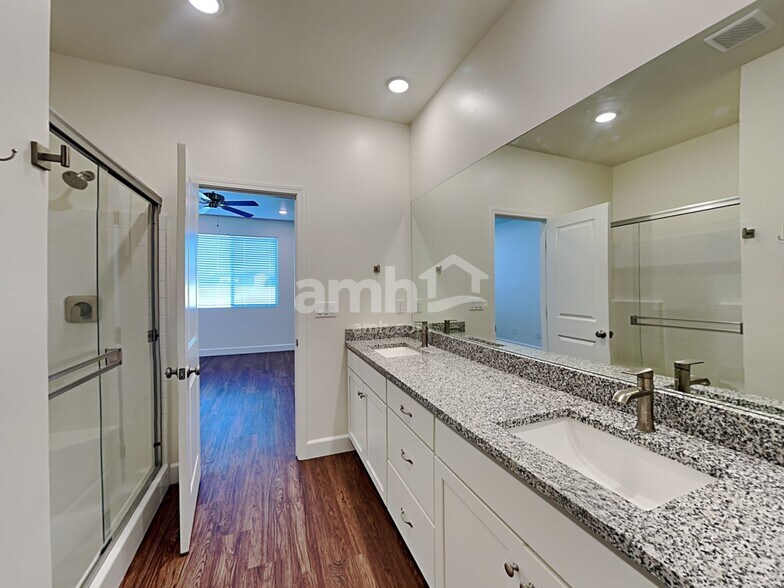 Building Photo - 1768 N Montgomery Way