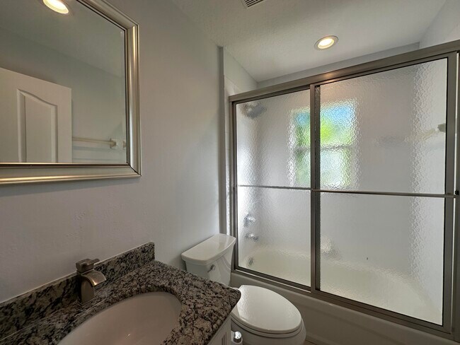 Building Photo - 1374 SE Concha St