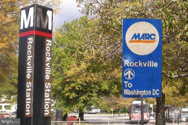 Building Photo - 910 Allan Rd