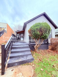 Building Photo - 3 Bed/1 Bath Home with Off-Street Parking / Pet-Friendly / Available Now!