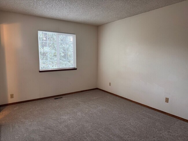 Building Photo - 3827 Glenhurst St