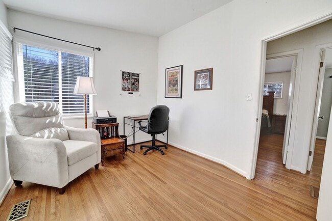 Building Photo - 204 Woodside Dr