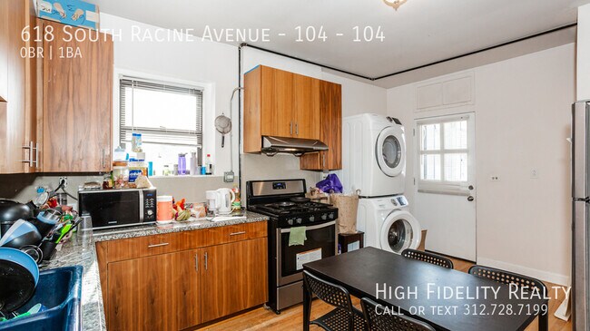 Building Photo - 618 S Racine Ave