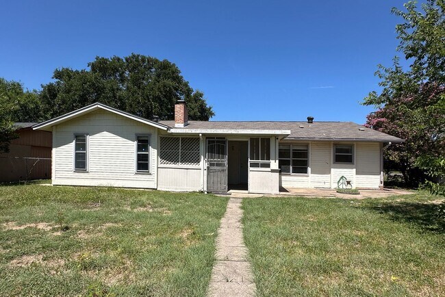Building Photo - Charming 3-Bedroom, 2-Bathroom Home – Avai...
