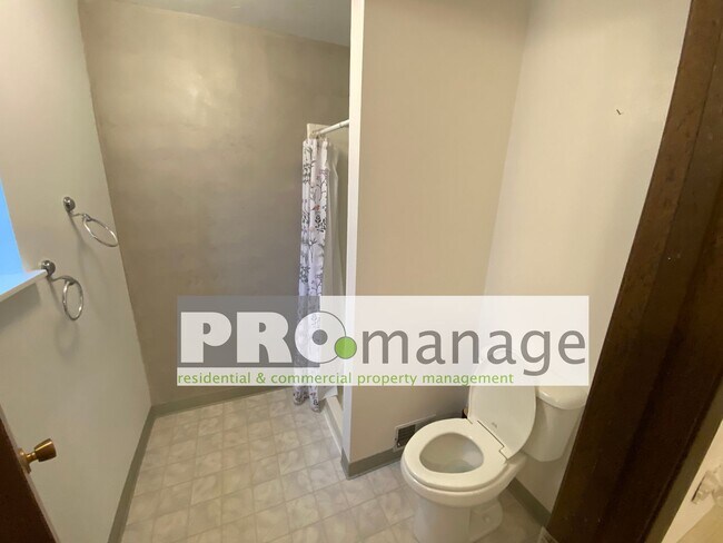 Building Photo - 3bd/2ba condo with gym and pool access