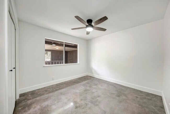 Building Photo - 6305 Forest Hills Dr