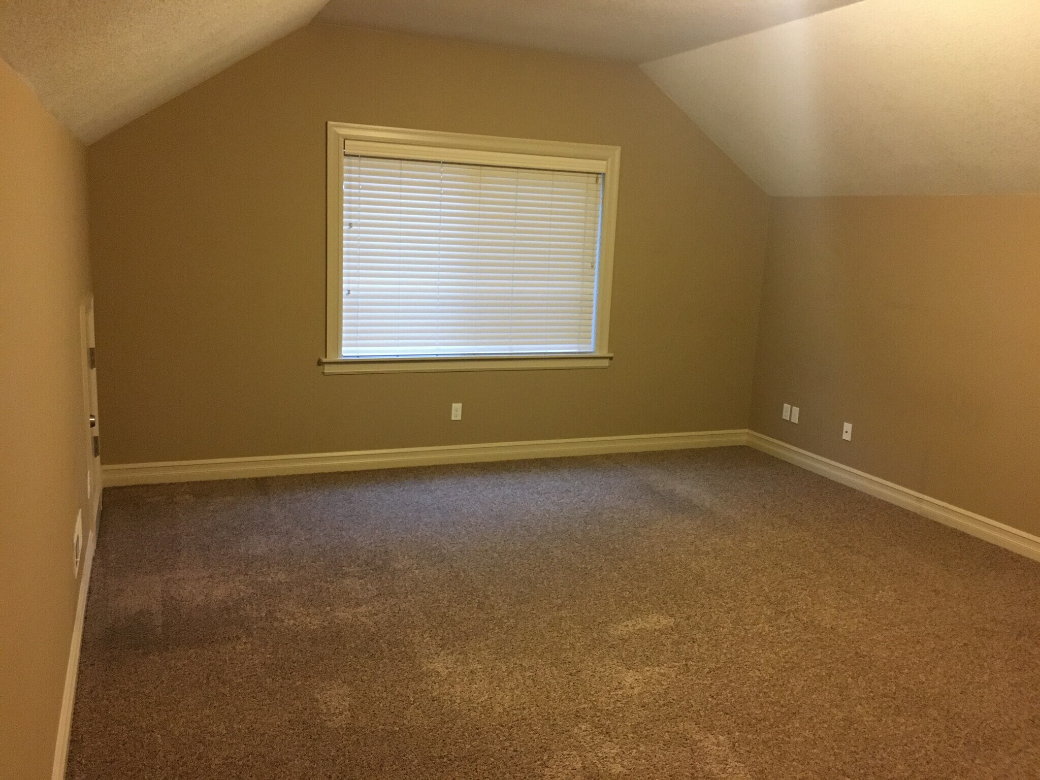 upstairs bedroom 2 - 2060 SW Kendra St