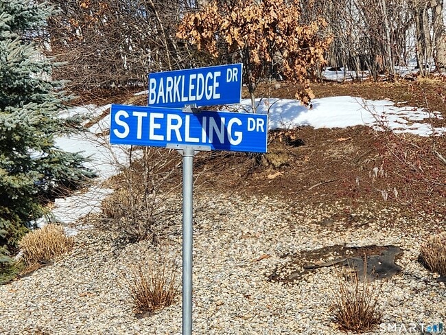 Building Photo - 158 Sterling Dr