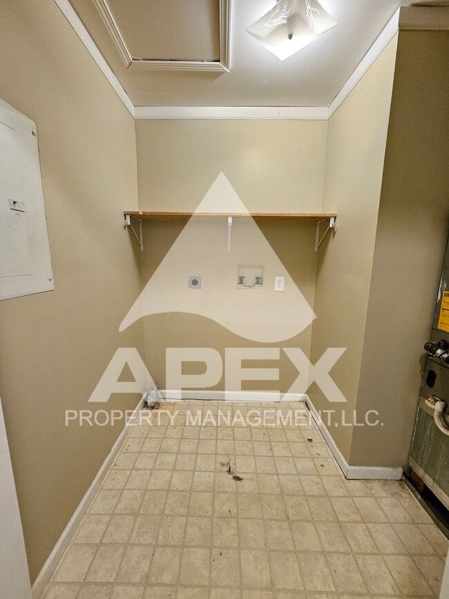 Building Photo - MOVE-IN SPECIAL!! NO RENT UNTIL MAY! - 3 Bd | 2 Ba Top Floor Condo in West Knoxville!