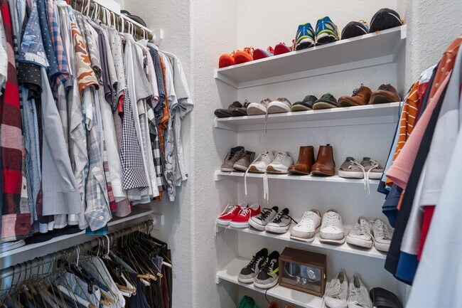 Building Photo - 8917 Wind Springs Dr