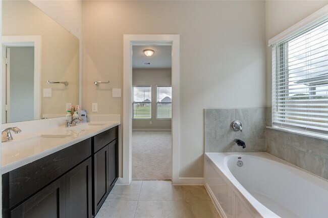 Building Photo - 6607 Arabella Lakes Dr