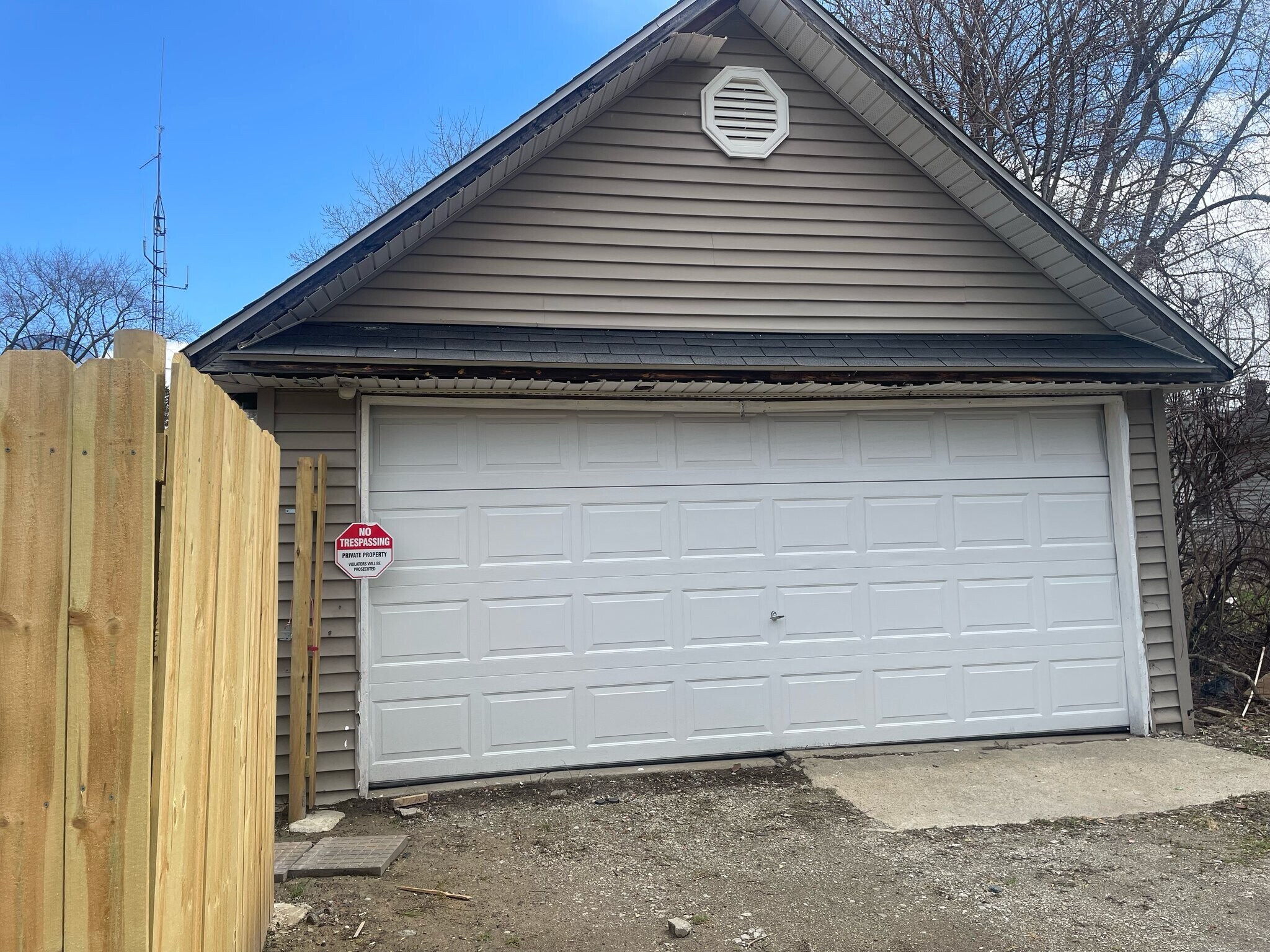 Building Photo - 1129 Huron St