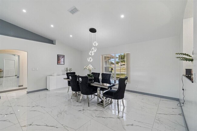 Building Photo - 1062 Greenturf Rd