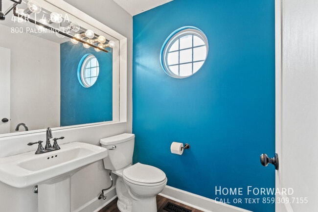 Building Photo - 800 Palomino Ln