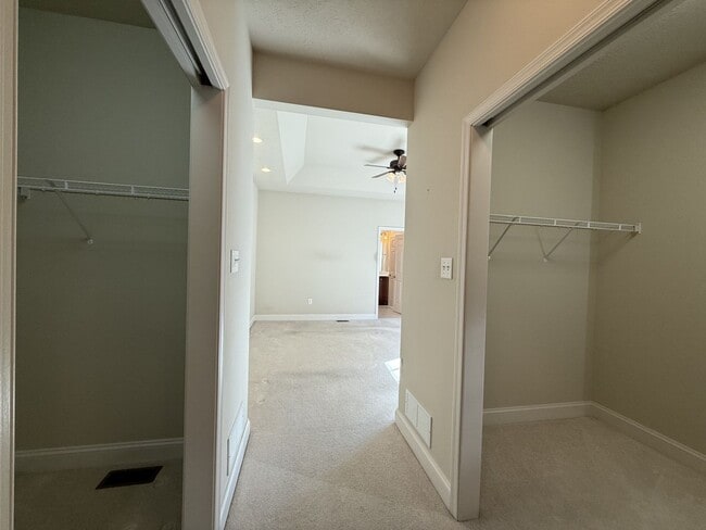 Building Photo - Three Bedroom Collegiate Station Home