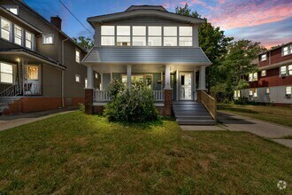 Building Photo - Reyburn