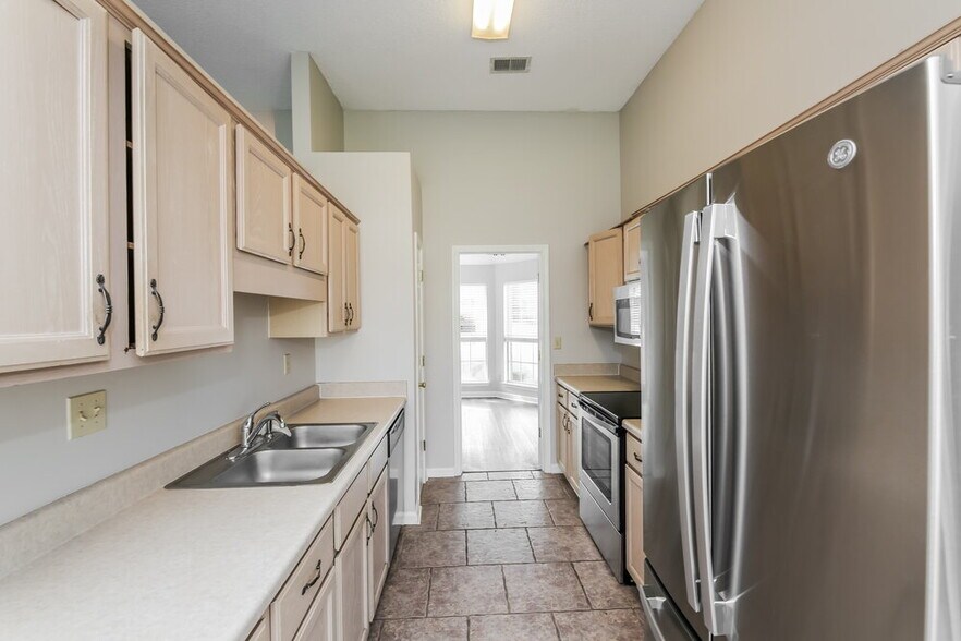 Building Photo - 7234 Fox Creek Dr