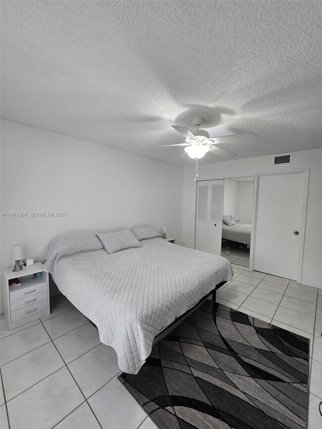 Building Photo - 1102 Green Pine Blvd