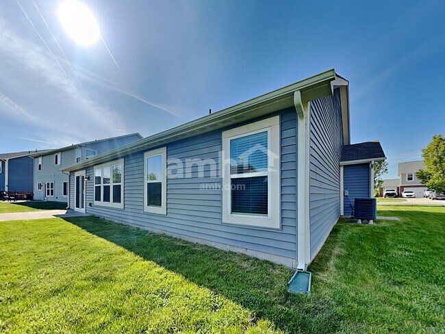 Building Photo - 5693 W Woods Edge Dr