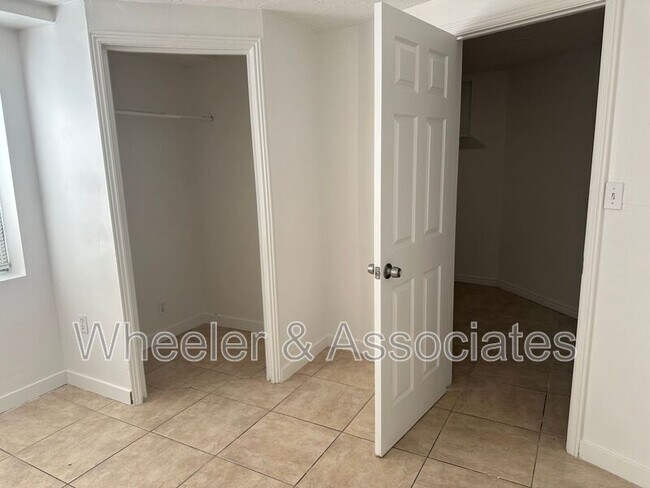 Building Photo - 1315 Brooke Ln