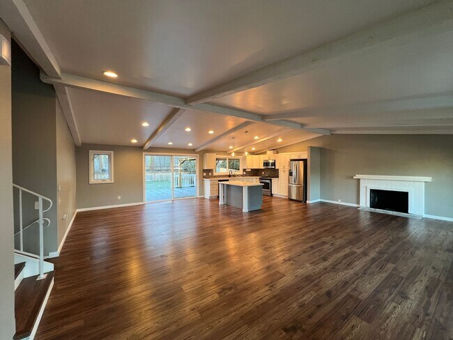 Building Photo - 3 Bedroom 2.5 Bath in Desirable Renton Fairwood Greens