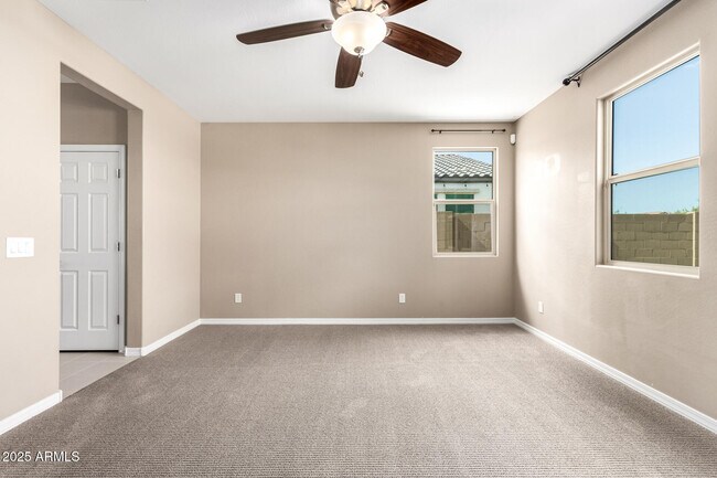 Building Photo - 423 S 194th Ln