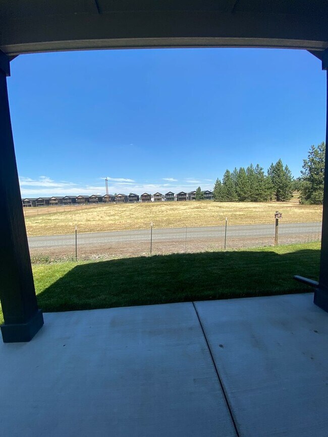 Building Photo - Beautiful 3-Bedroom Home with Covered Rear...